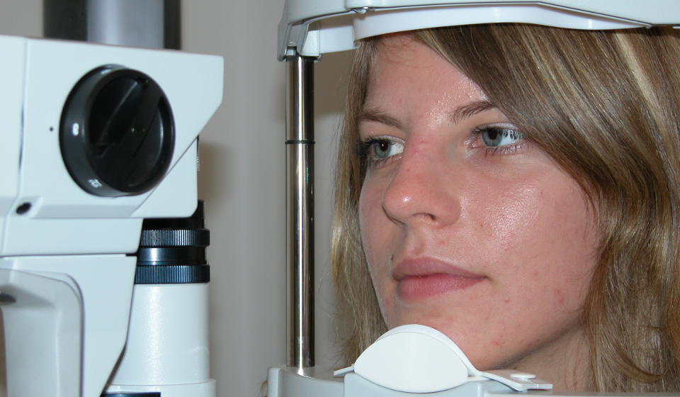 Симптомы и признаки кератоконуса глаза (клинические проявления)