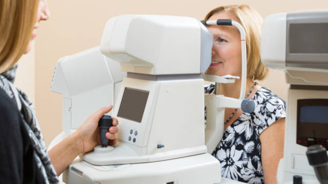 Измерение внутриглазного давления после пересадки роговицы глаза